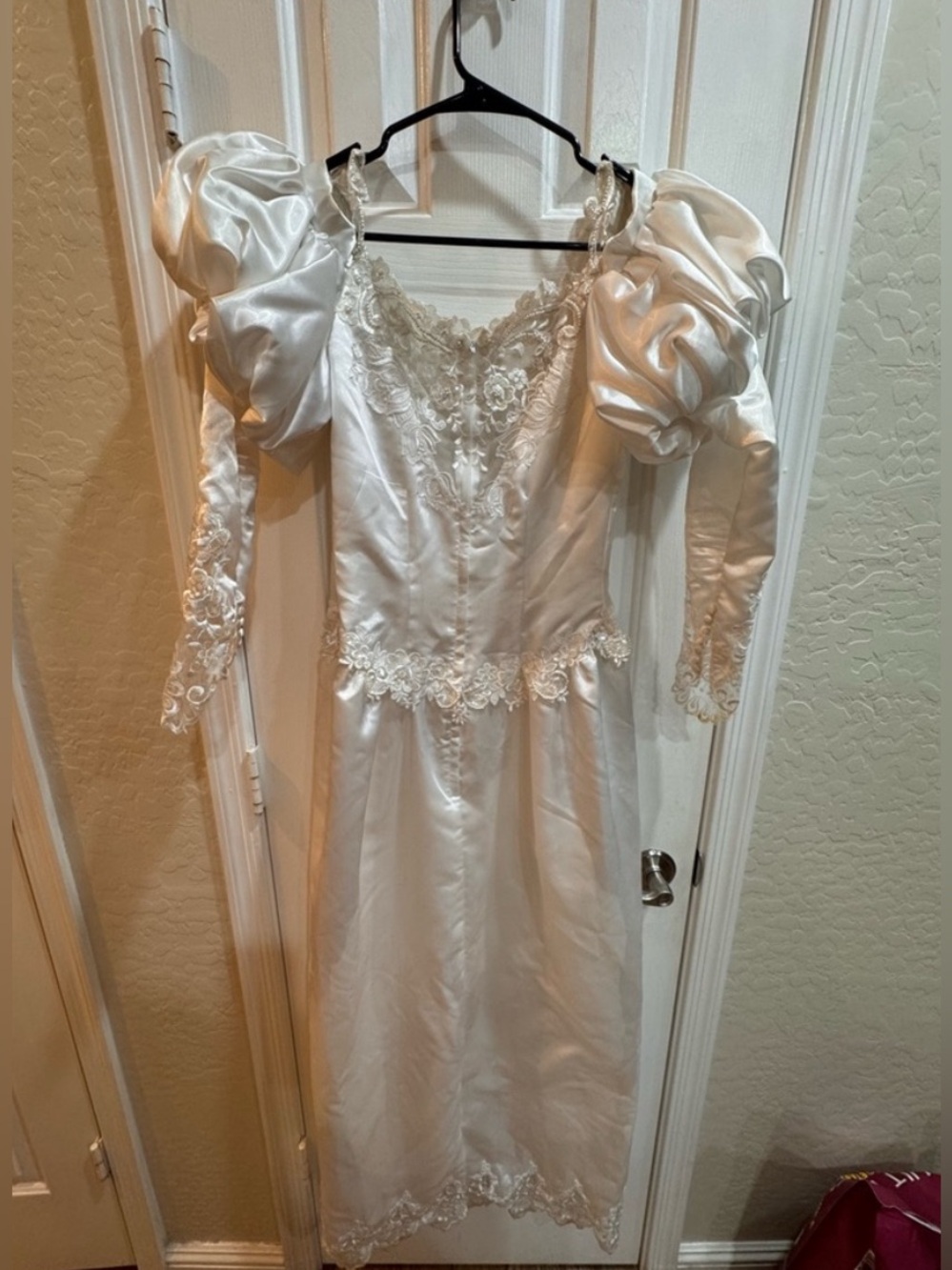 Elegant Vintage White Lace Long Train Bridal Gown. Size: XS - Picture 2 of 15